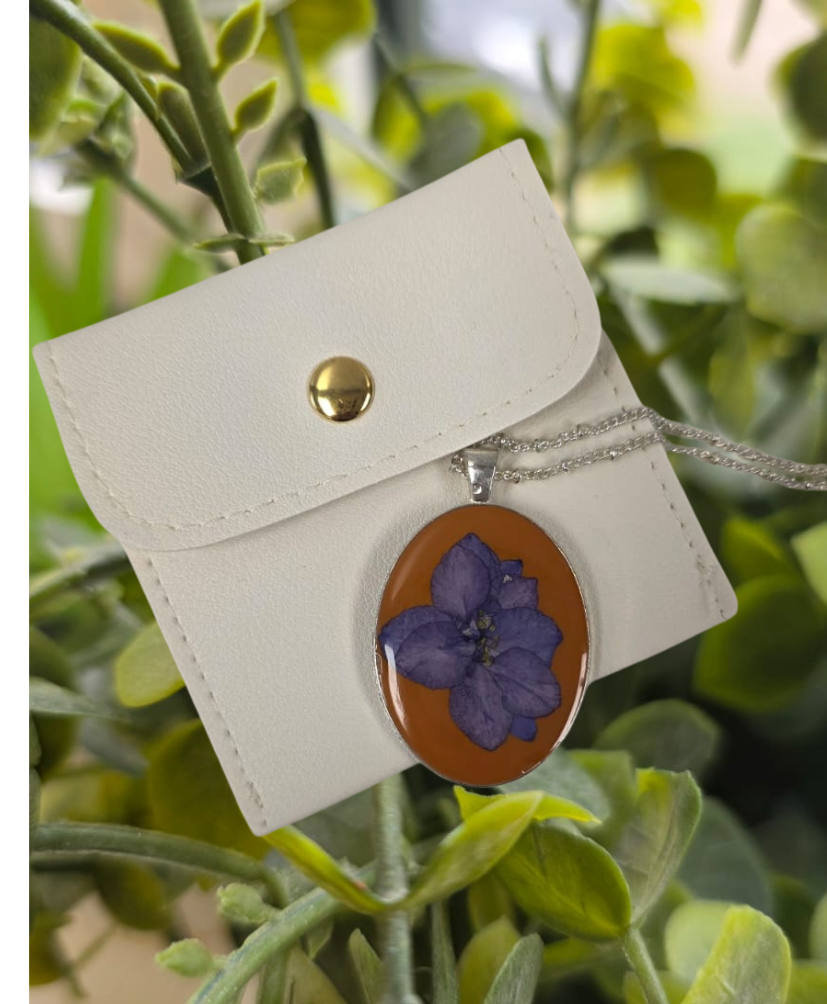 Ivory Leather Jewellery Pouch – 8x8cm Snap Closure Bag for Rings, Pendants & Necklaces