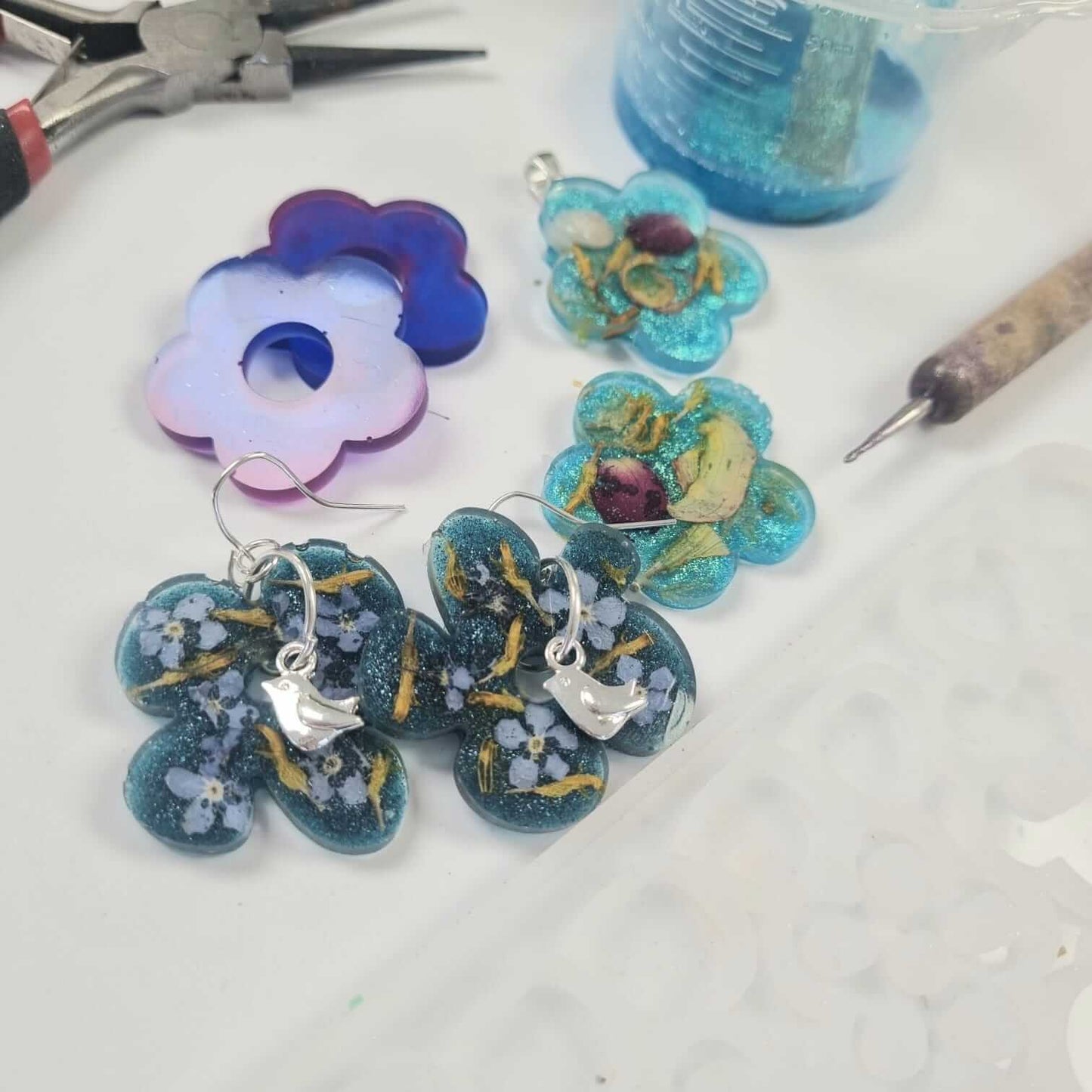 Silicone Moulds for Resin Crafts: Blooming Daisy Delight Jewellery Mould with Findings!