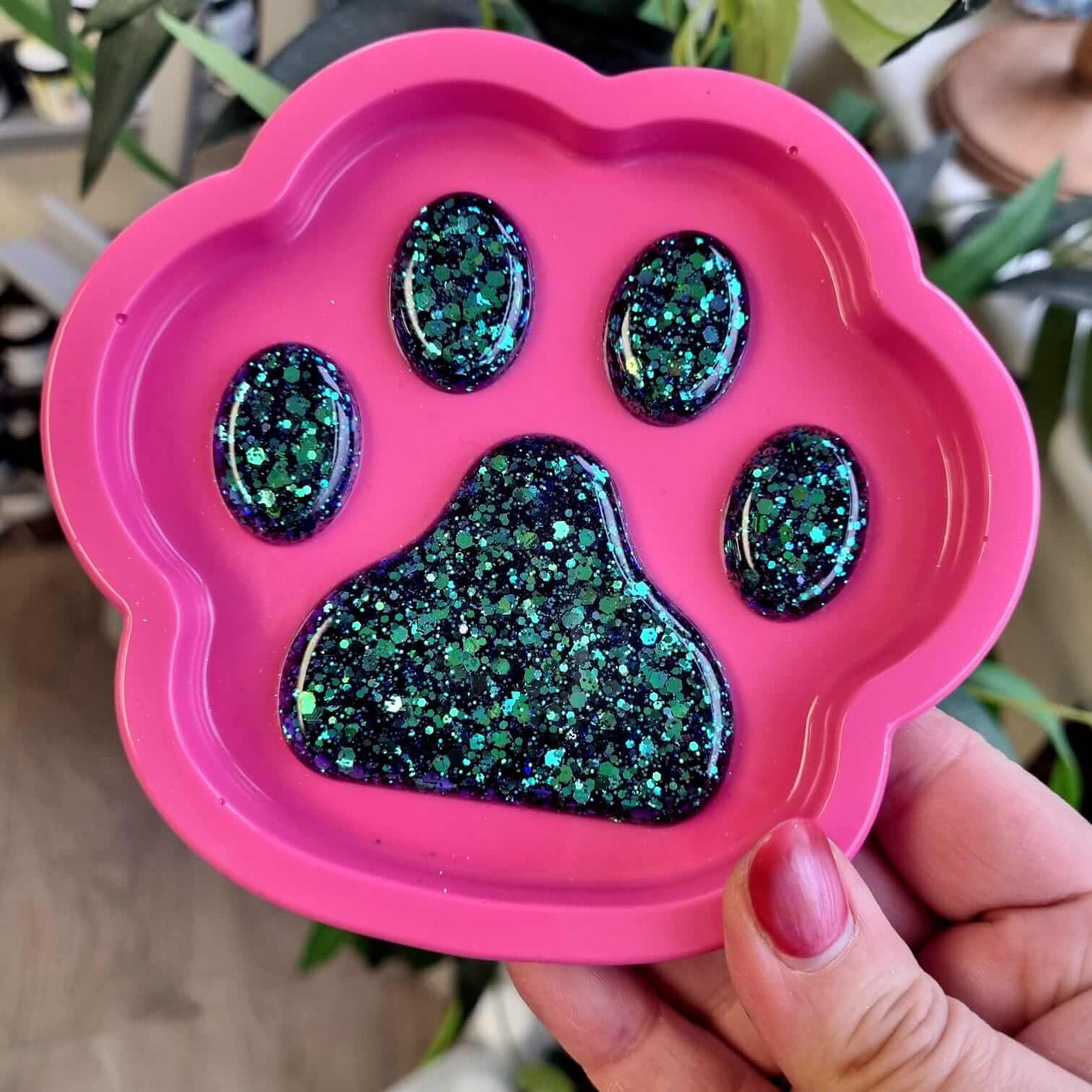 Silicone Moulds for Resin Crafts: The Pawfect Mould!