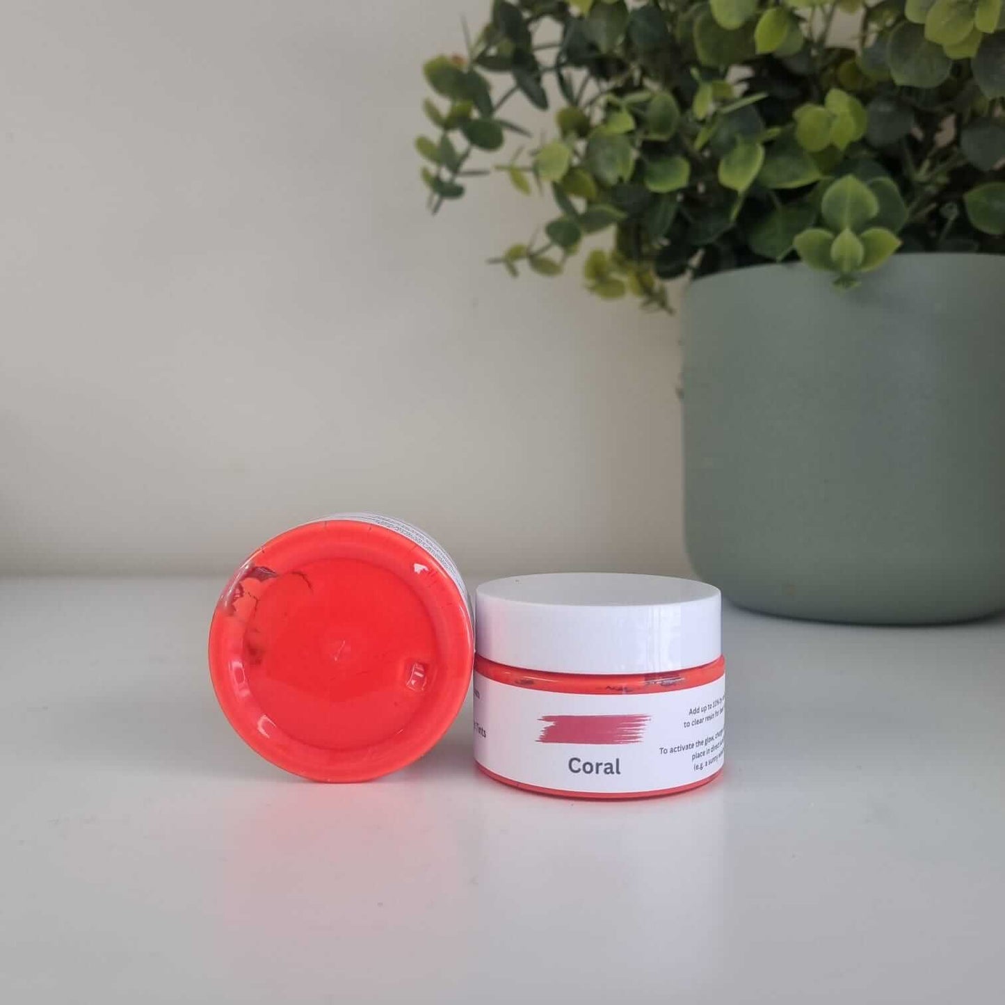 Coral Chroma Charge Epoxy Tint – Glow in the Dark Pigment for Resin Crafts!