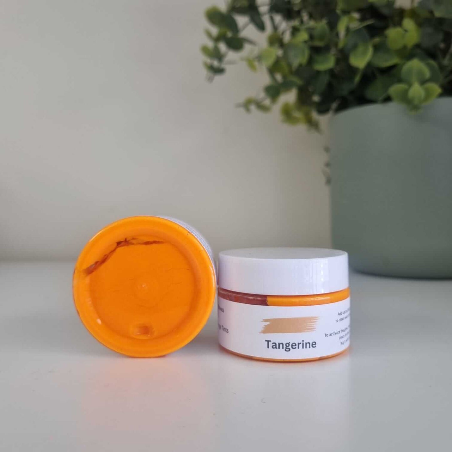 Tangerine Chroma Charge Epoxy Tint – Glow in the Dark Pigment for Resin Crafts!
