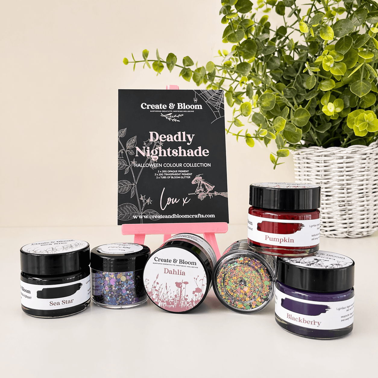 resin for gothic makes, dark resin colours, withcy vibe resin glitter,