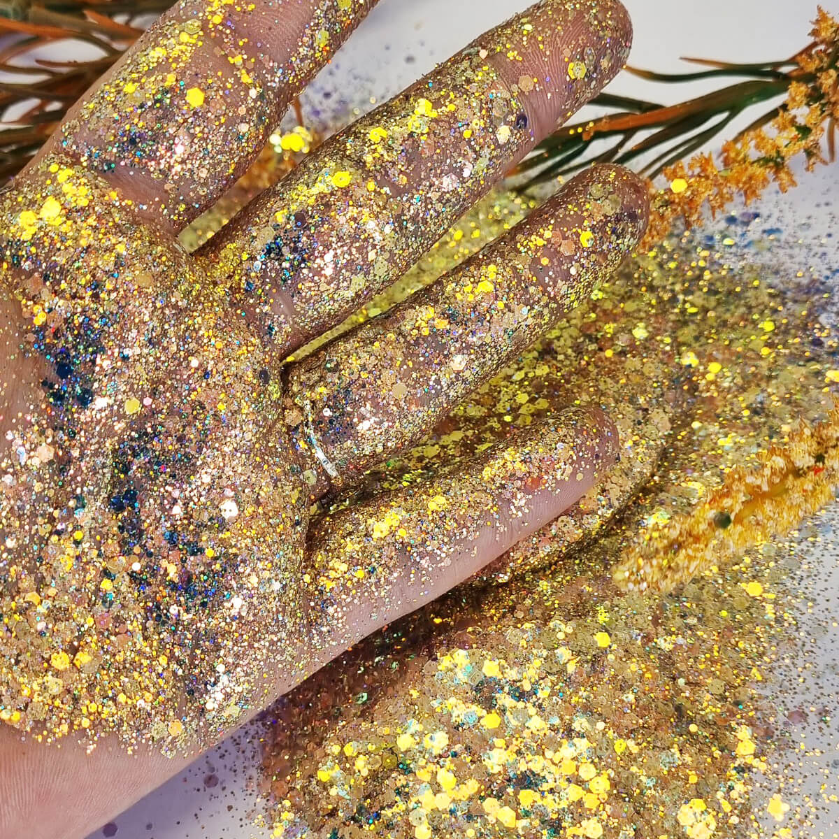 Ultra Iridescent Golden Glitter Mix: Devoted