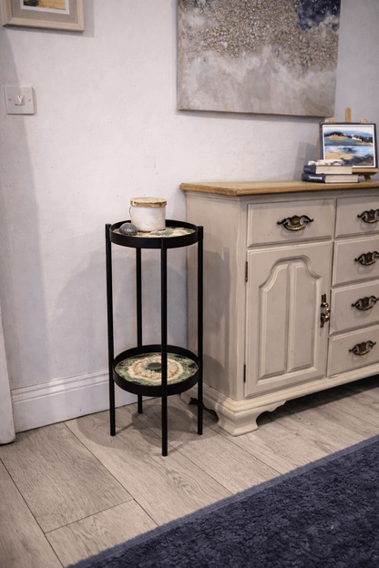 Plant stand table in living room made from resin - learn this