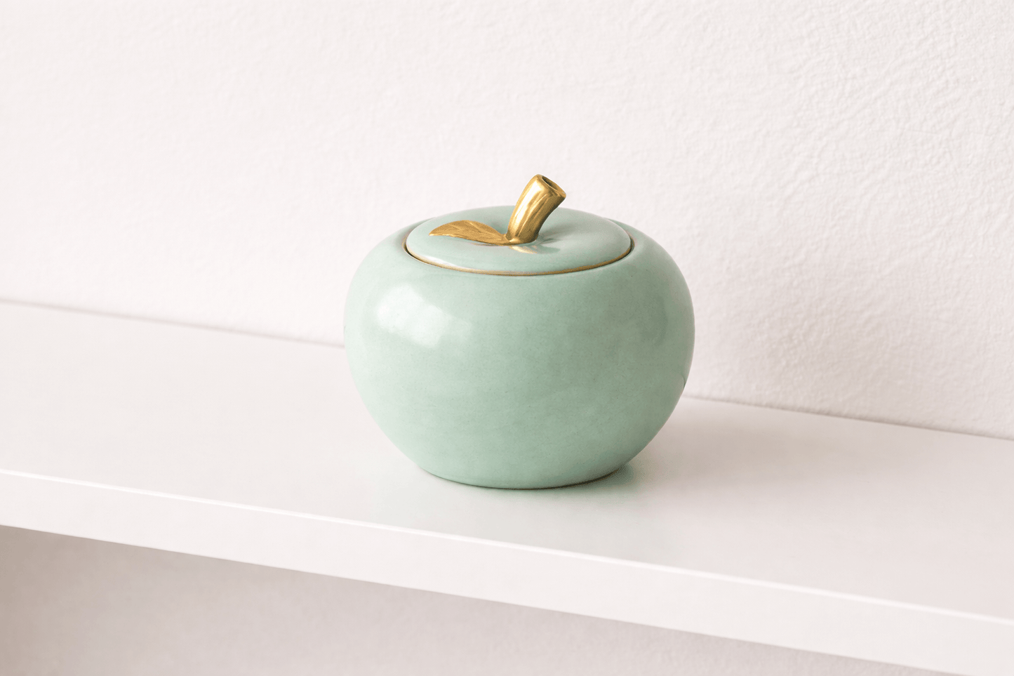 Apple pot made from resin