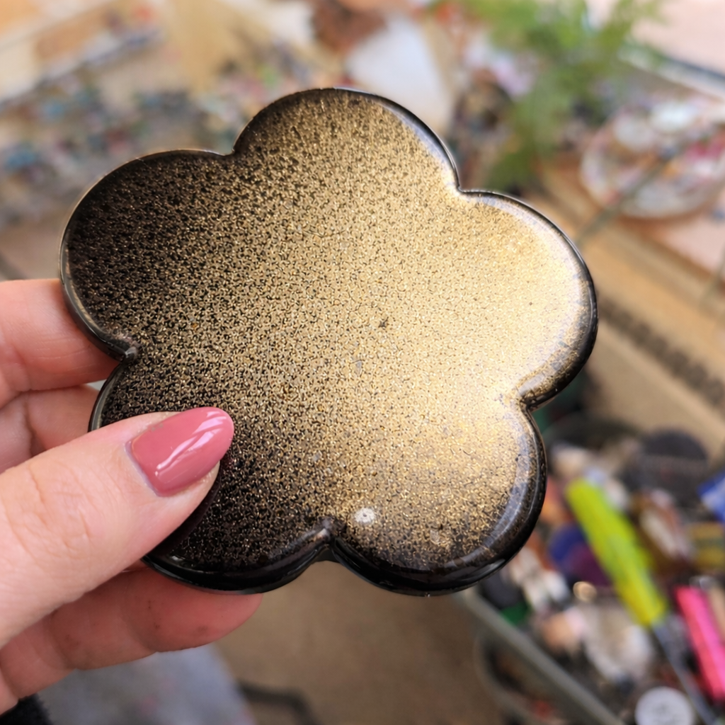 Simply Shimmering Interference Mica Powder: Secret Gold!