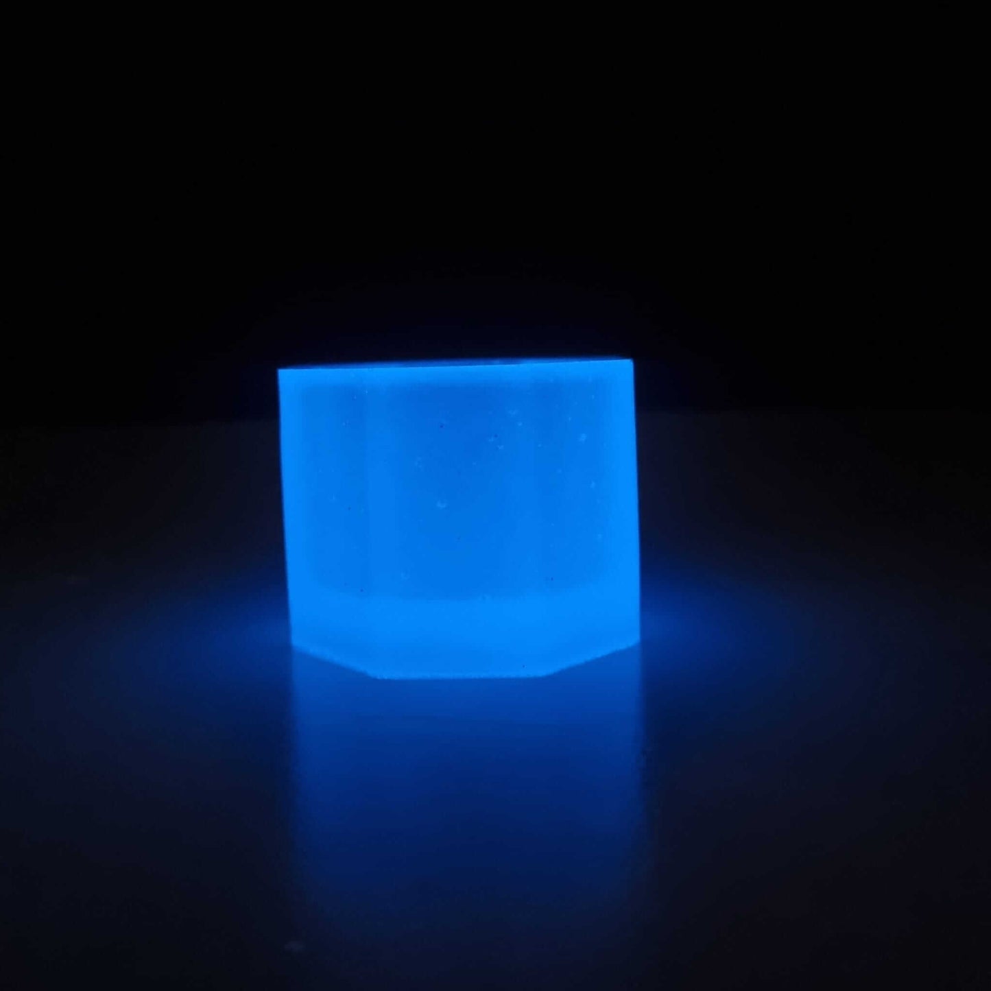 Blue Chroma Charge Epoxy Tint – Glow in the Dark Pigment for Resin Crafts!