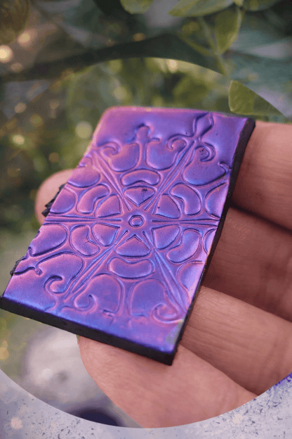 violet chameleon pigment