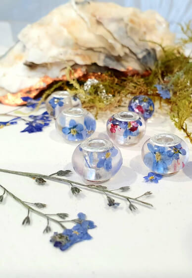 resin Jewellery workshop
learn fingerprint casting
resin Jewellery
memorial Jewellery workshop
learn resin pandora beads
hair in resin
cremation jewellery