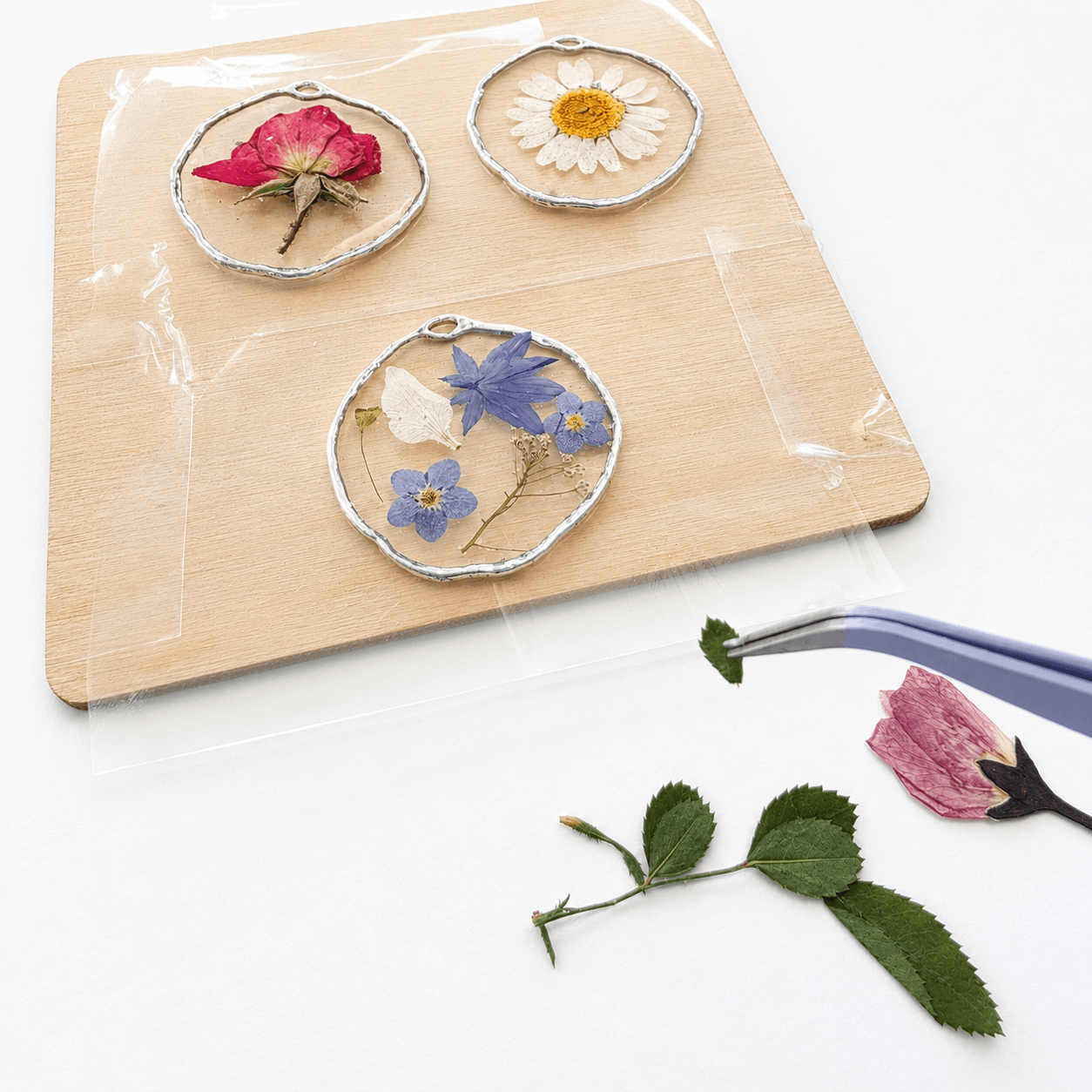 Pressed Flower Resin Necklace Making Kit – Makes 3 Botanical Necklaces!